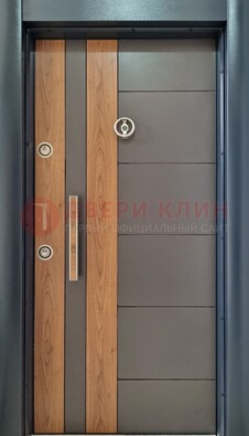 Коричневая входная дверь c МДФ панелью ЧД-01 в частный дом в Кингисеппе