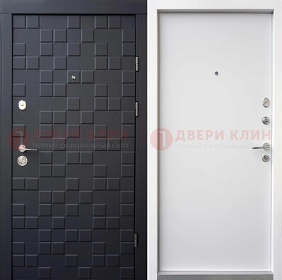Темная входная дверь с белой МДФ внутри ДМ-222 в Кингисеппе