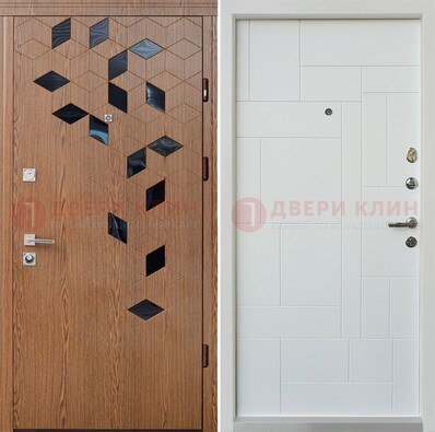 Коричневая металлическая дверь МДФ внутри белого цвета ДМ-256 в Кингисеппе