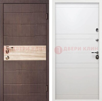 Коричневая стальная дверь с филенчатой МДФ в Белом цвете ДМ-306 в Кингисеппе