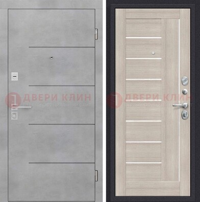 Светло-серая стальная дверь МДФ ДМ-470 в Кингисеппе