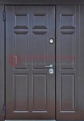 Тёмная двухстворчатая входная дверь для коттеджа с МДФ ДМ-533 в Кингисеппе