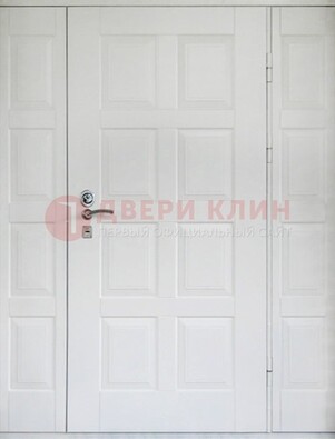 Белая входная дверь для коттеджа с МДФ ДМ-536 в Кингисеппе