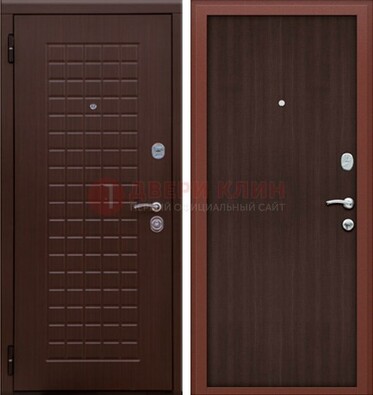 Коричневая металлическая дверь с МДФ ДМ-78 в квартиру в Кингисеппе