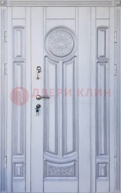 Белая двухстворчатая дверь с массивом дуба ДМД-72 в Кингисеппе