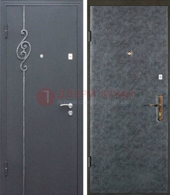 Серая стальная дверь с порошковым окрасом и ковкой ДП-109 в Кингисеппе