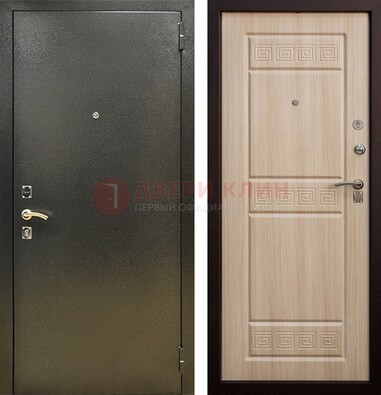 Железная темно-серая дверь с порошковым напылением и МДФ с резьбой ДП-276 в Кингисеппе