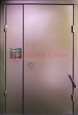 Коричневая стальная дверь в подъезд ДПД-1 в Краснознаменске