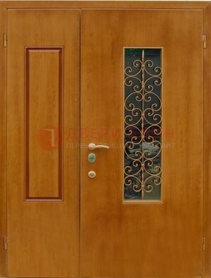 Парадная дверь со вставками из стекла и ковки ДПР-20 в холл в Волжском