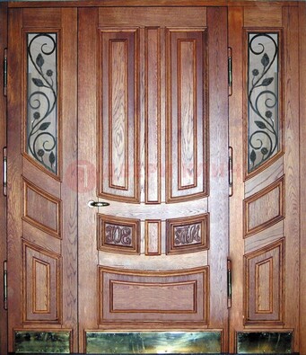 Парадная дверь со стеклом и ковкой ДПР-35 для загородного дома в Кингисеппе