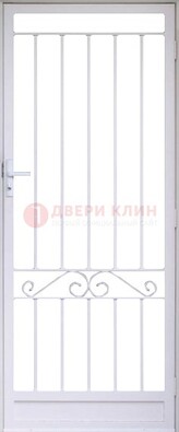 Белая стальная решетчатая дверь с волютами ДР-30 в Кингисеппе