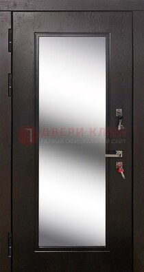 Коричневая железная дверь со стеклом для дома ДС-23 в Краснознаменске