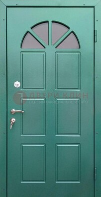 Зеленая стальная дверь со стеклом для дома ДС-28 в Кингисеппе