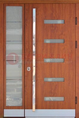 Коричневая металлическая дверь со стеклом ДС-72 в Кингисеппе
