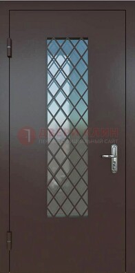 Темная металлическая дверь с решеткой и стеклом ДС-7 в Кингисеппе