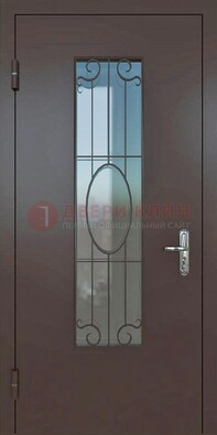 Коричневая наружная железная дверь со стеклом и ковкой ДСК-100 в Солнечногорске