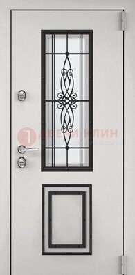 Уличная металлическая дверь со стеклом и ковкой ДСК-104 в Ростове-На-Дону