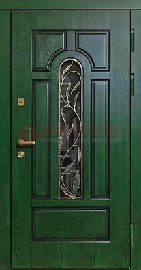 Зеленая железная дверь со стеклом и ковкой ДСК-111 в Краснознаменске