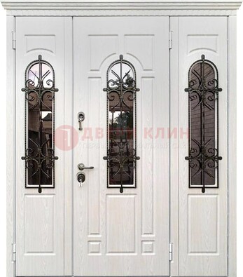 Белая распашная стальная дверь со стеклом и ковкой ДСК-125 в Кингисеппе