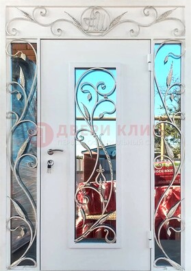 Белая входная дверь порошок со стеклом и ковкой ДСК-165 в Кингисеппе