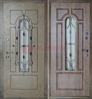 Внешняя стальная дверь со стеклом и ковкой зеленой ДСК-22 в Краснодаре
