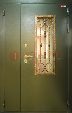 Стальная дверь со стеклом и ковкой ДСК-29 для квартиры в Королеве