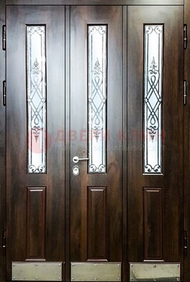 Входная дверь со стеклом и ковкой ДСК-72 в кирпичный дом в Ростове-На-Дону