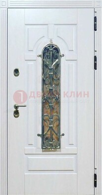 Белая остекленная металлическая дверь с ковкой ДСК-98 в Перми