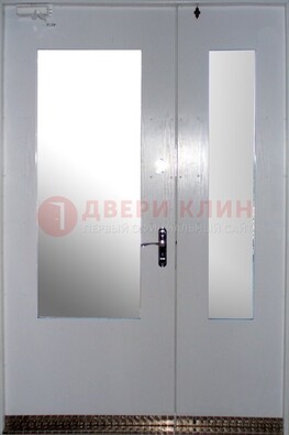 Белая  тамбурная дверь со стеклянными вставками ДТМ-18 в Железнодорожном