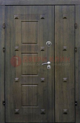 Железная двухстворчатая филенчатая дверь с виноритом ДВТ-143 в Волжском
