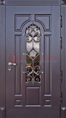 Темная уличная дверь с виноритом и стеклом с ковкой ДВТ-164 в Кингисеппе