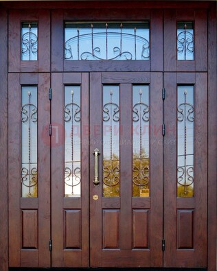 Коричневая парадная дверь с виноритом и ковкой ДВТ-168 в Кингисеппе