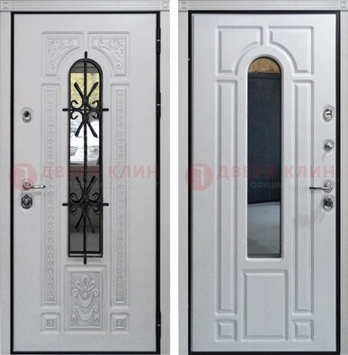 Белая стальная дверь с виноритом и ковкой снаружи ДВТ-197 в Пушкино