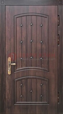 Коричневая уличная дверь с виноритом для дома ДВТ-235 в Липецке