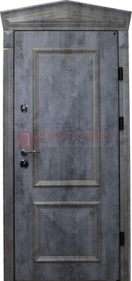 Серая железная уличная дверь с виноритом ДВТ-60 в Гатчине