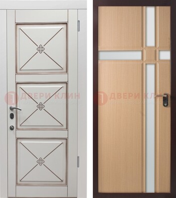 Белая уличная дверь с зеркальными вставками внутри ДЗ-94 в Волхове