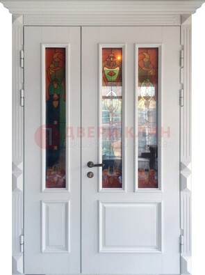 Белая полуторная металлическая дверь с витражом ВЖ-12 в Кингисеппе